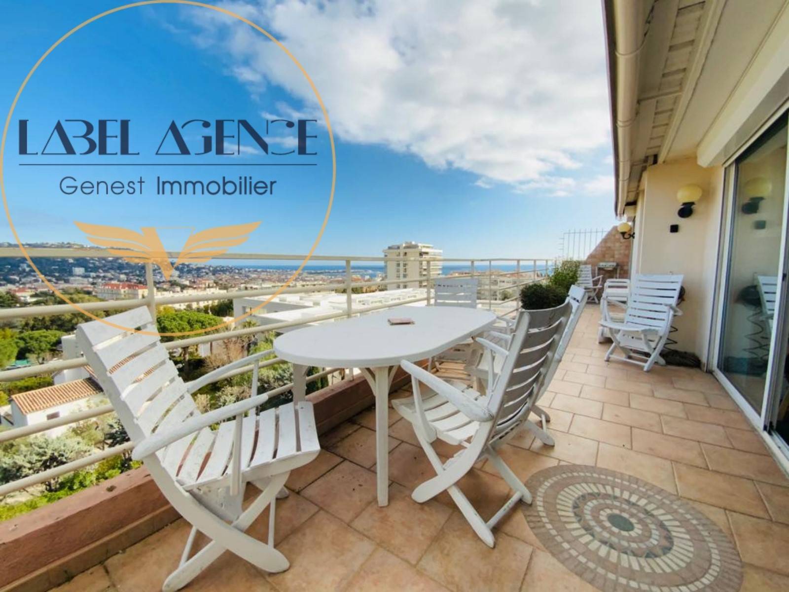 Vue mer et la Californie Cannes