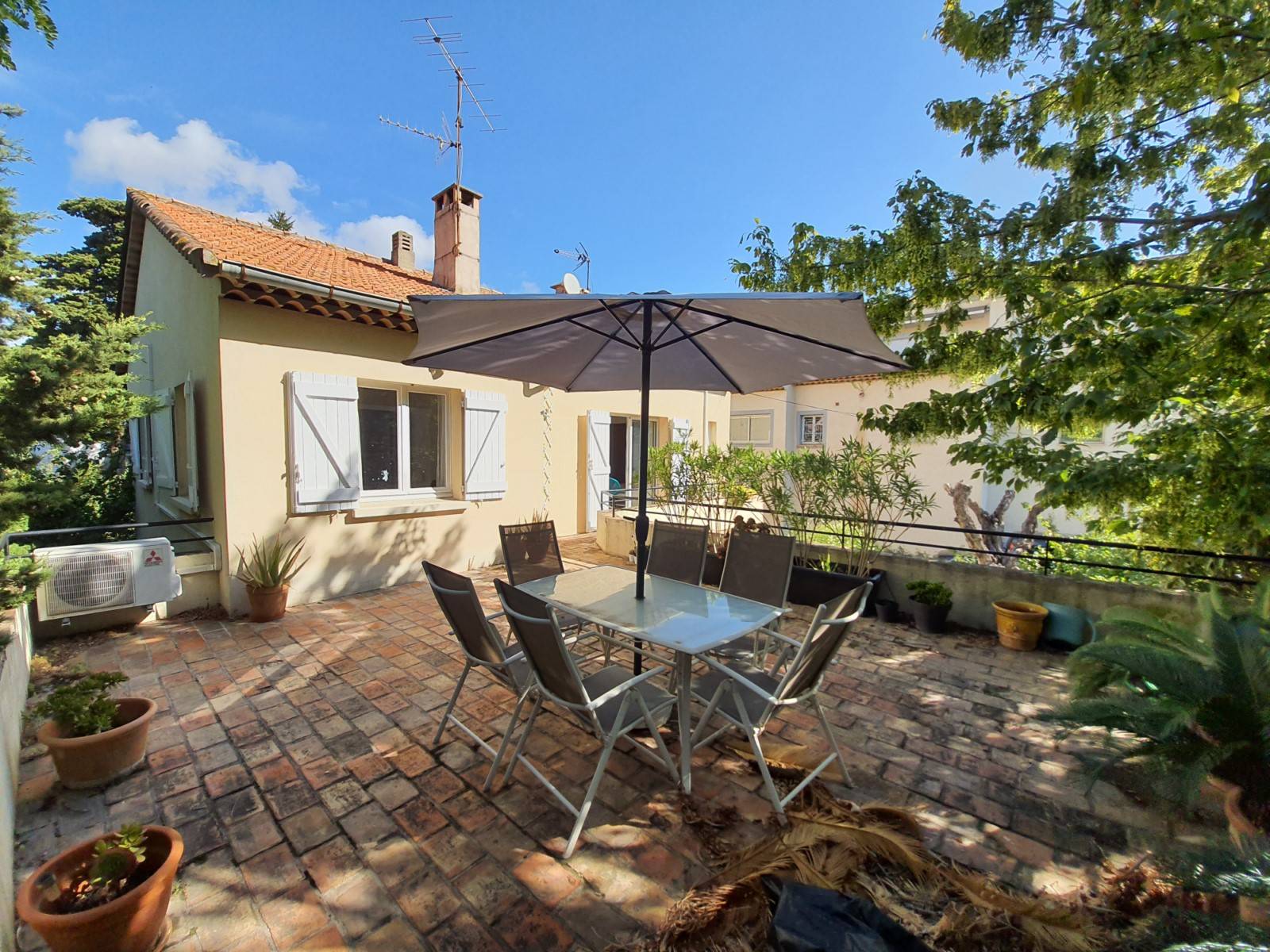Appartement avec grande terrasse en location à sainte maxime dans le var