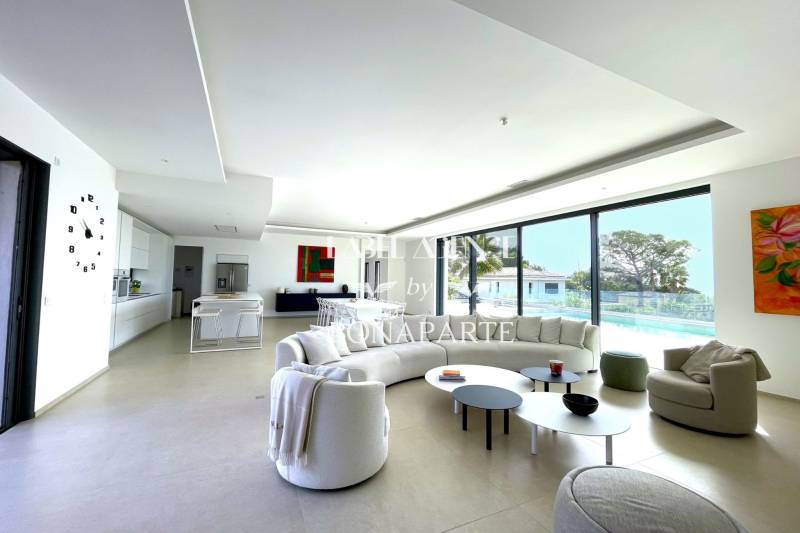 Villa 5 chambres à louer à Sainte Maxime pour cet été