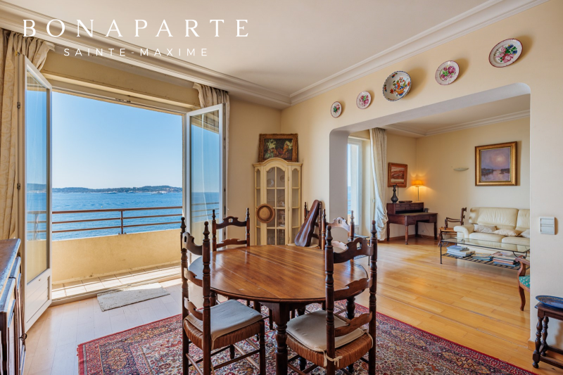 En vente à Sainte Maxime un appartement avec vue mer à rénover