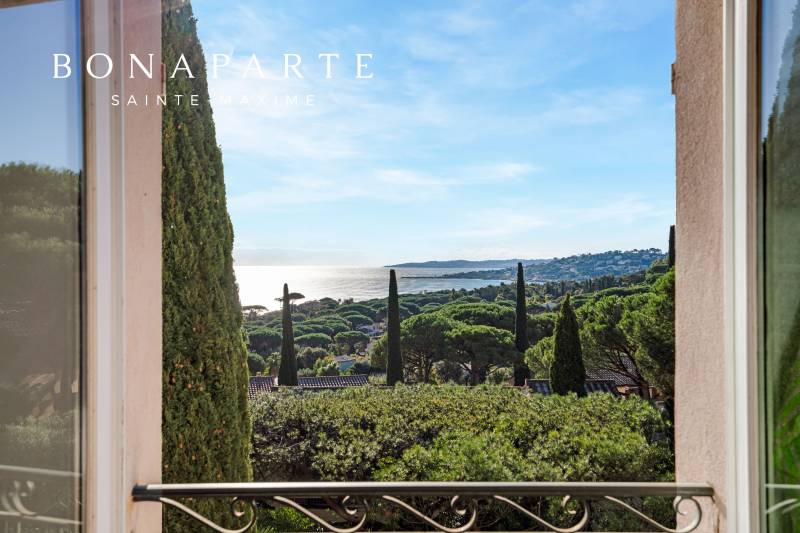 Villa à vendre sur Sainte Maxime Golfe de Saint Tropez avec piscine 4 chambres et grand garage